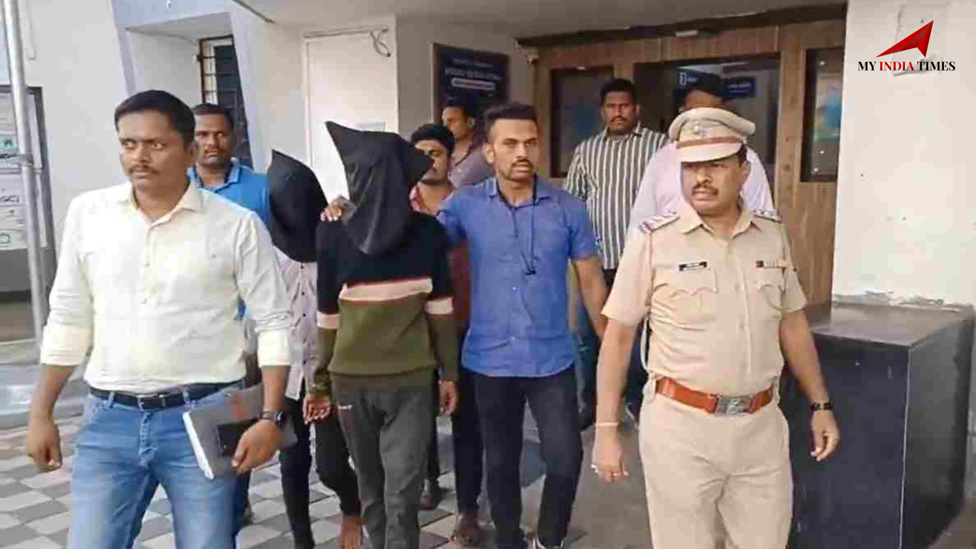 Pune Crime News: Three Youths Attack Two Men in Lohegaon, Vandalize Property in a Violent Outburst

Chaotic Night in Lohegaon: Two Men Attacked and Property Damaged in a Violent Rampage by Three Youths